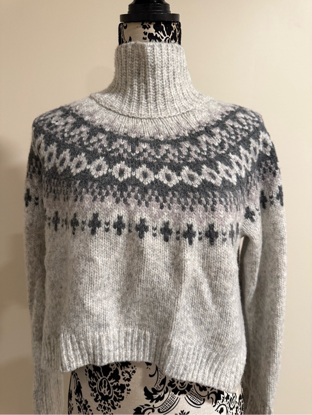 Abercrombie and Fitch Cropped Sweater - Picture 2 of 6